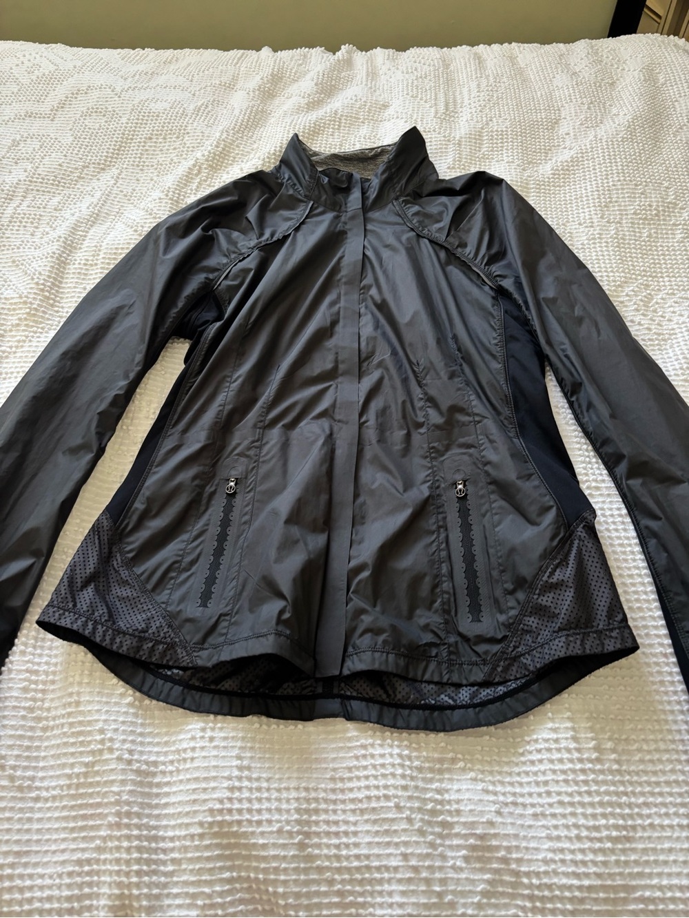 Lululemon Run Essential Jacket Size 8 Black Vintage Running Windbreaker - Picture 2 of 7